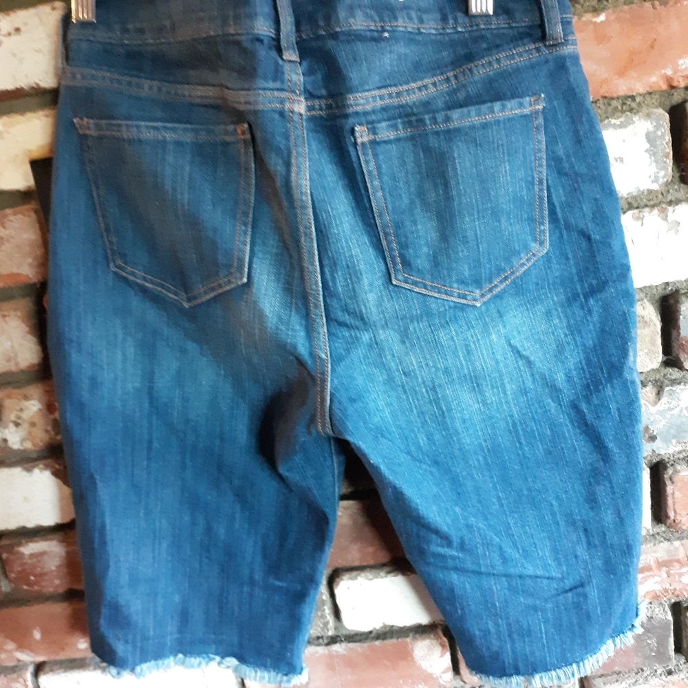 Jean capris - Picture 2 of 3